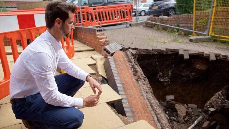 Постер Sinkholes