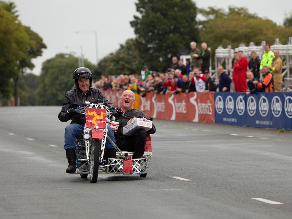 История игрушек Джеймса Мэя: дневник мотоциклиста (istorija-igrushek-dzhejmsa-meja-dnevnik-mototsiklista) Документальный фильм