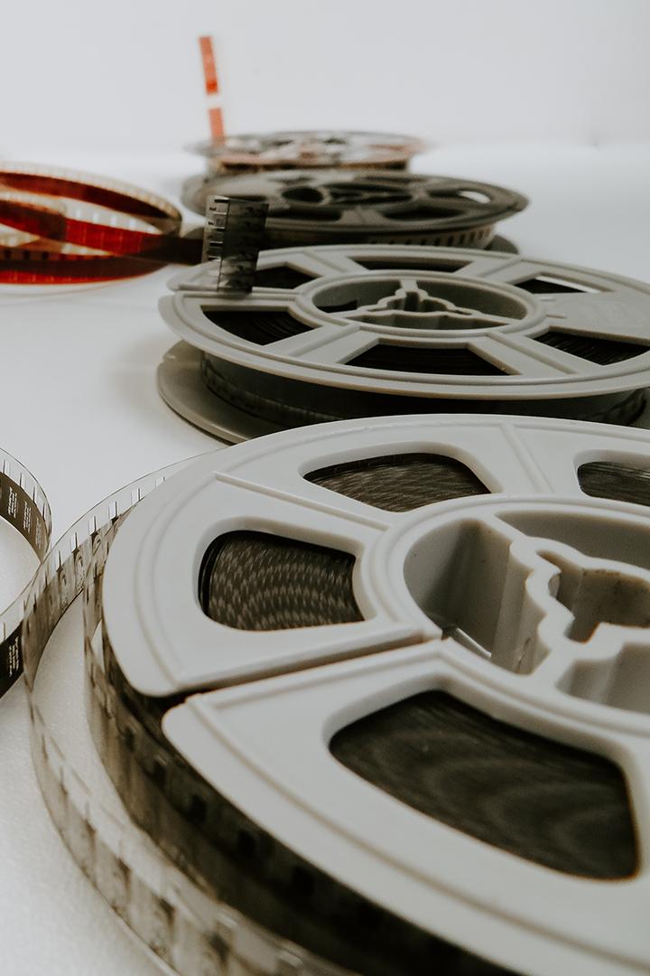 В мире пляшущих человечков (v-mire-pljashuschih-chelovechkov) Документальный фильм