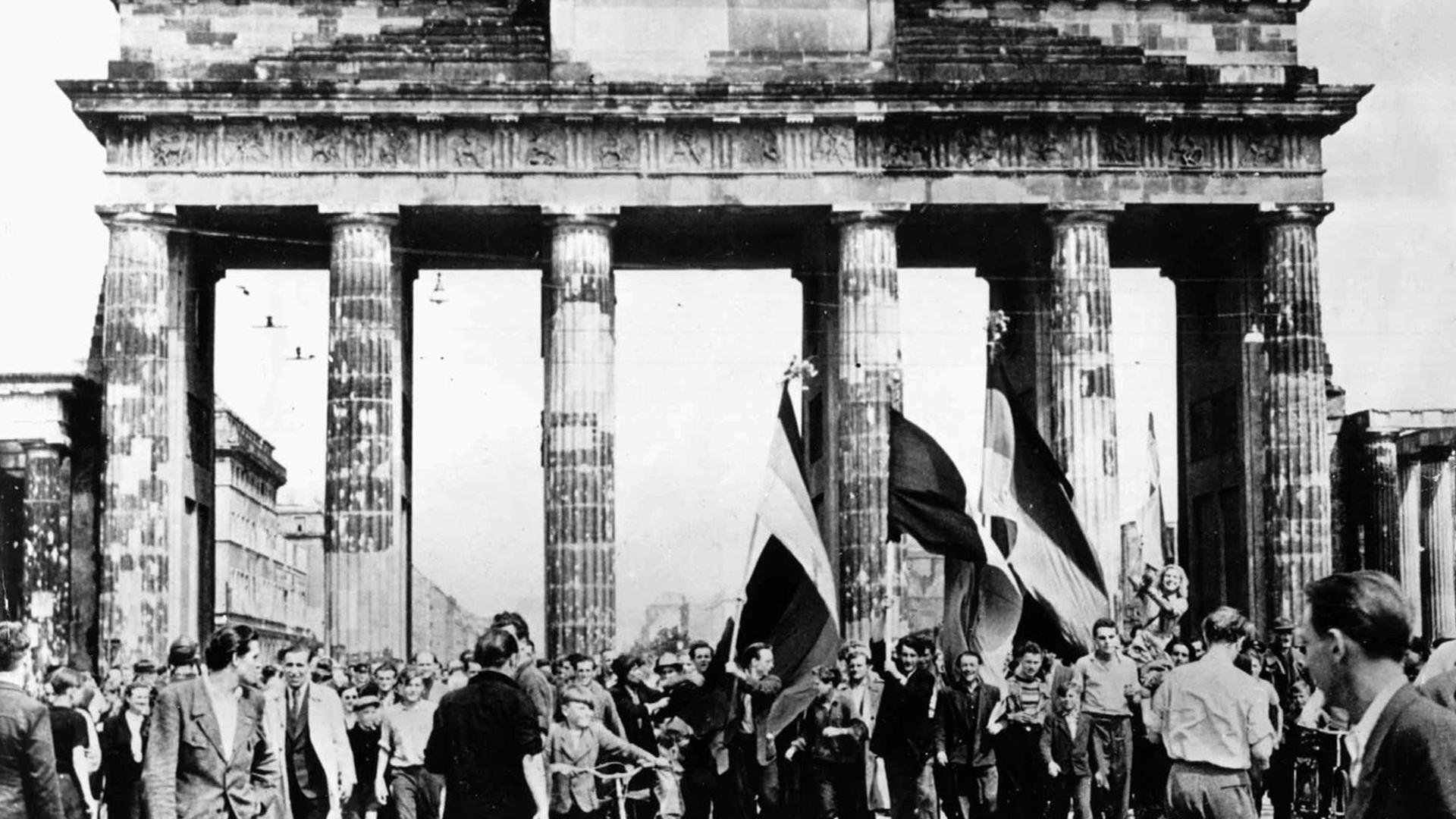 Heute im Parlament Gedenken an den DDR-Volksaufstand vom 17. Juni 1953 (heute-im-parlament-gedenken-an-den-ddr-volksaufstand-vom-17-juni-1953) Досуг, хобби