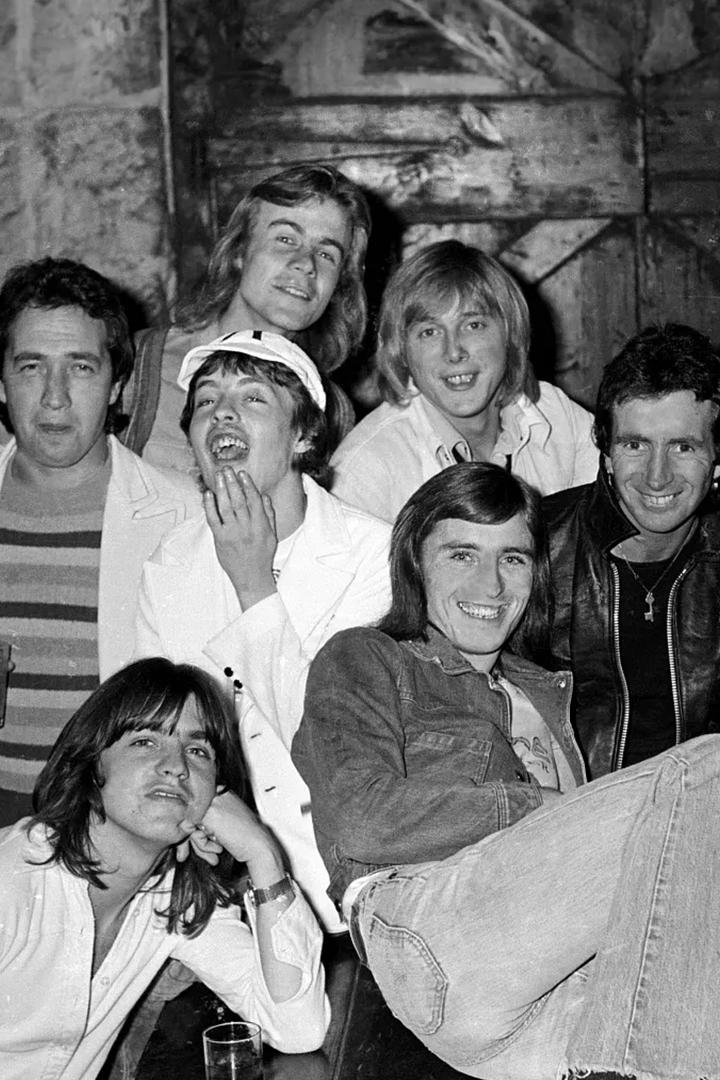 AC/DC Forever Young (acdc-forever-young) Документальный фильм