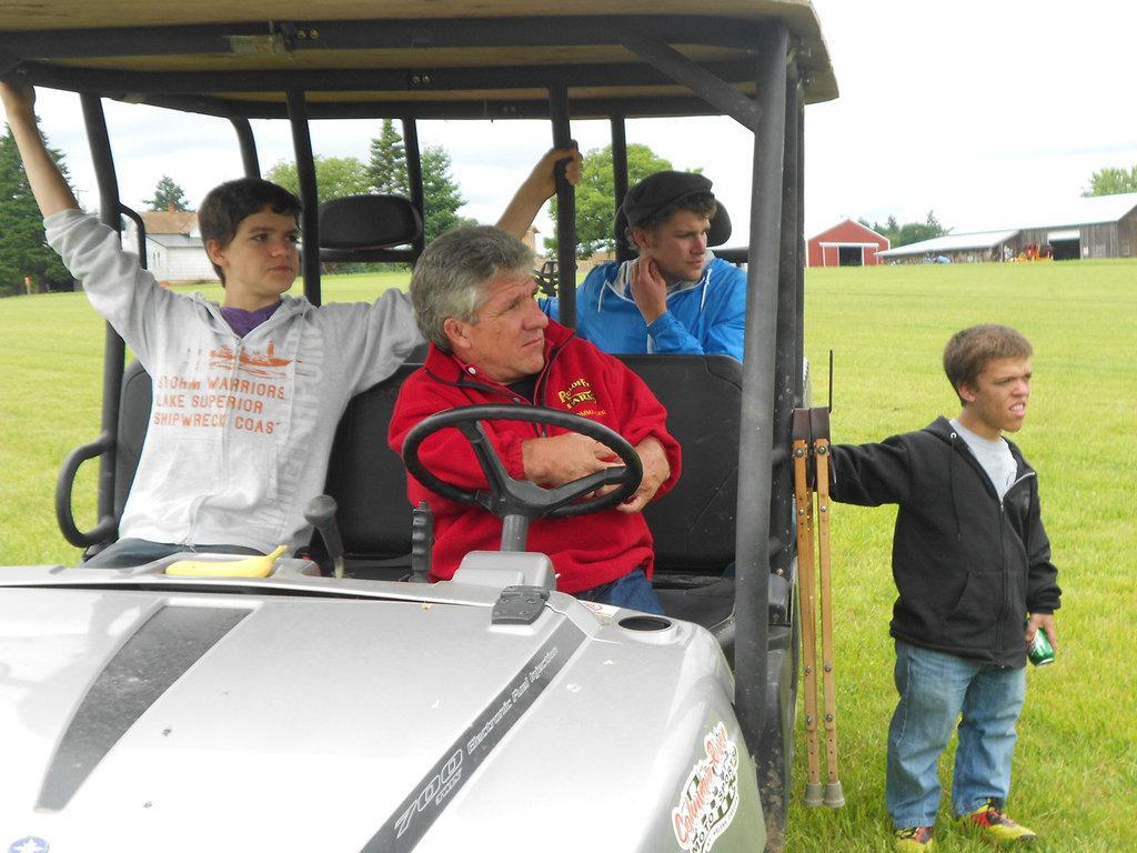Жить непросто людям маленького роста: Свадебный сезон (zhit-neprosto-ljudjam-malenkogo-rosta-svadebnyj-sezon) Реалити-шоу