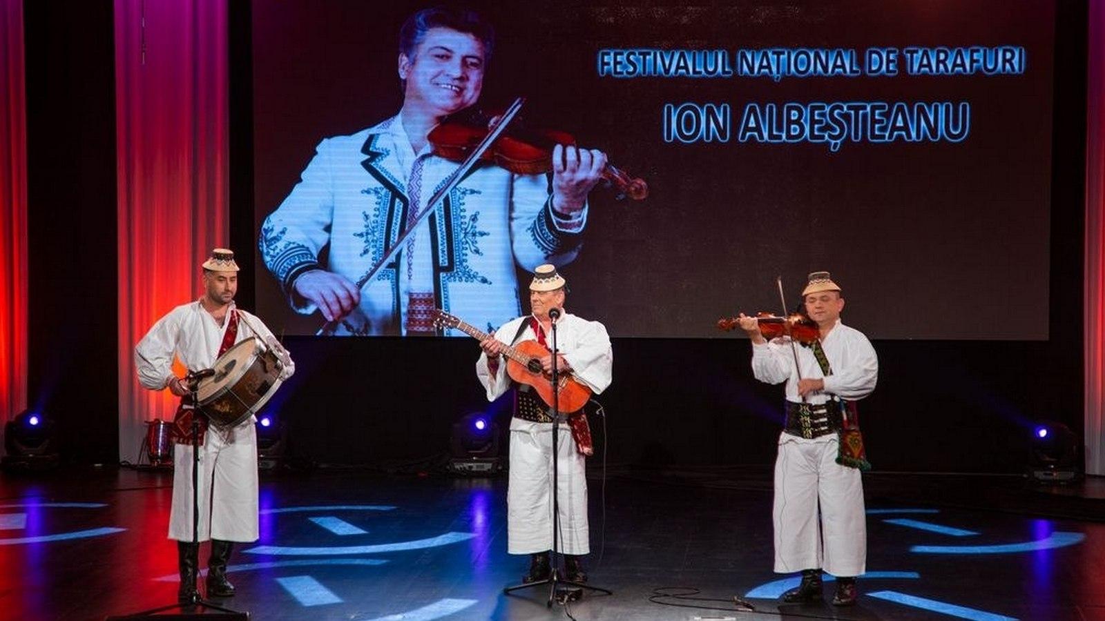 Festivalul Naţional de tarafuri Ion Albeşteanu (festivalul-naional-de-tarafuri-ion-albeteanu) Музыка