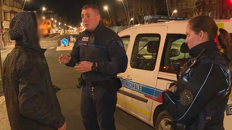 Постер 100 jours avec la police