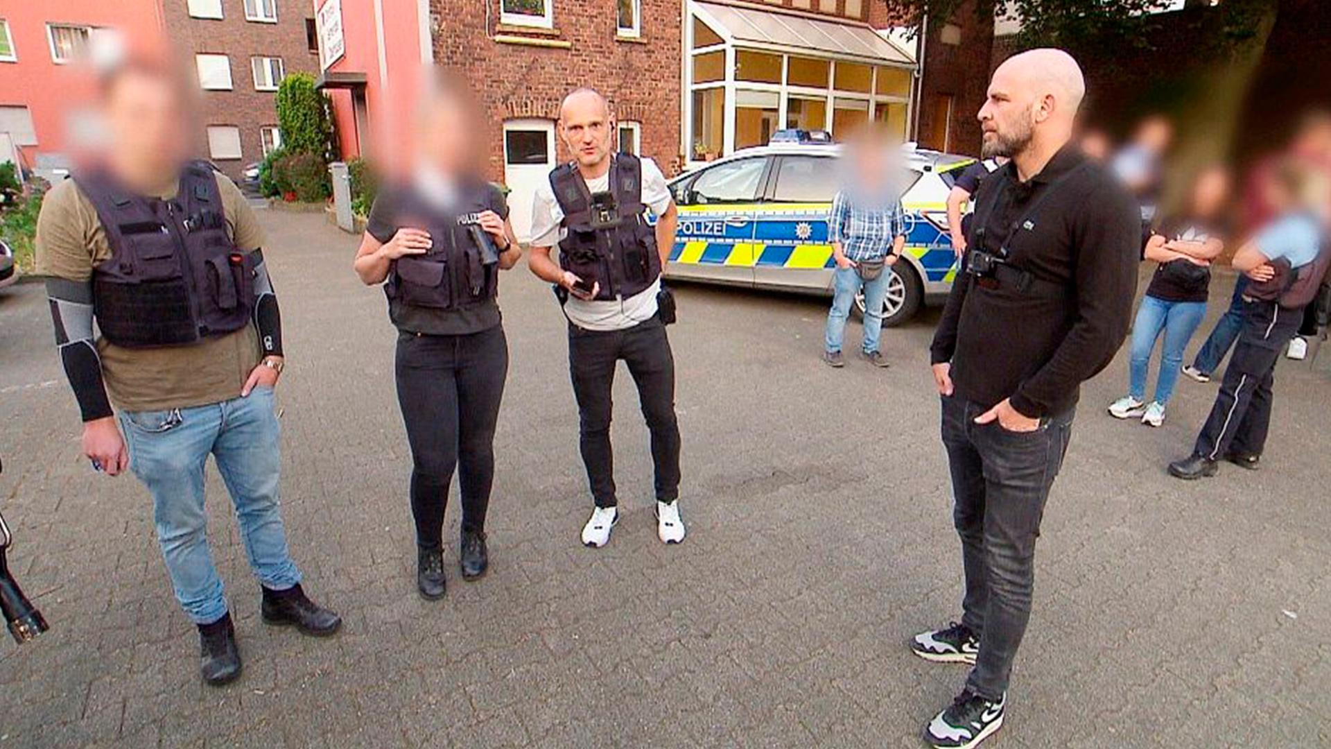 Betrug per SMS Auf Täterjagd mit der Polizei (betrug-per-sms-auf-tterjagd-mit-der-polizei) Документальный фильм