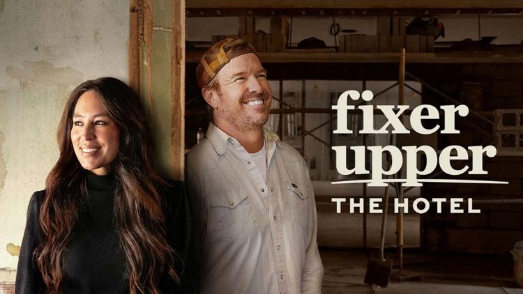 Постер Fixer Upper: The Hotel