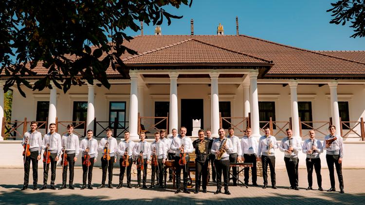 Постер La Mulți Ani:Orchestra Moldovlasca