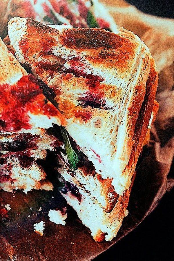 Сладкий сэндвич с сыром бри и клюквой (sladkij-sendvich-s-syrom-bri-i-kljukvoj) Досуг, хобби