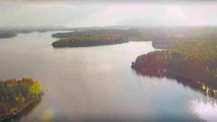 Постер La vita segreta dei laghi