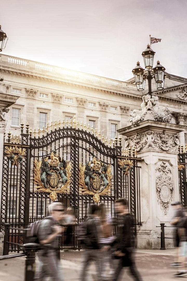 Secrets of the Royal Palace (secrets-of-the-royal-palace) Документальный сериал