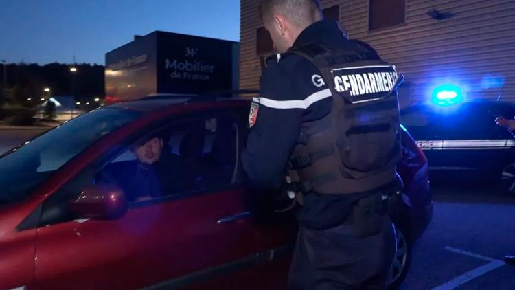 Постер 100 jours avec les gendarmes des Alpes