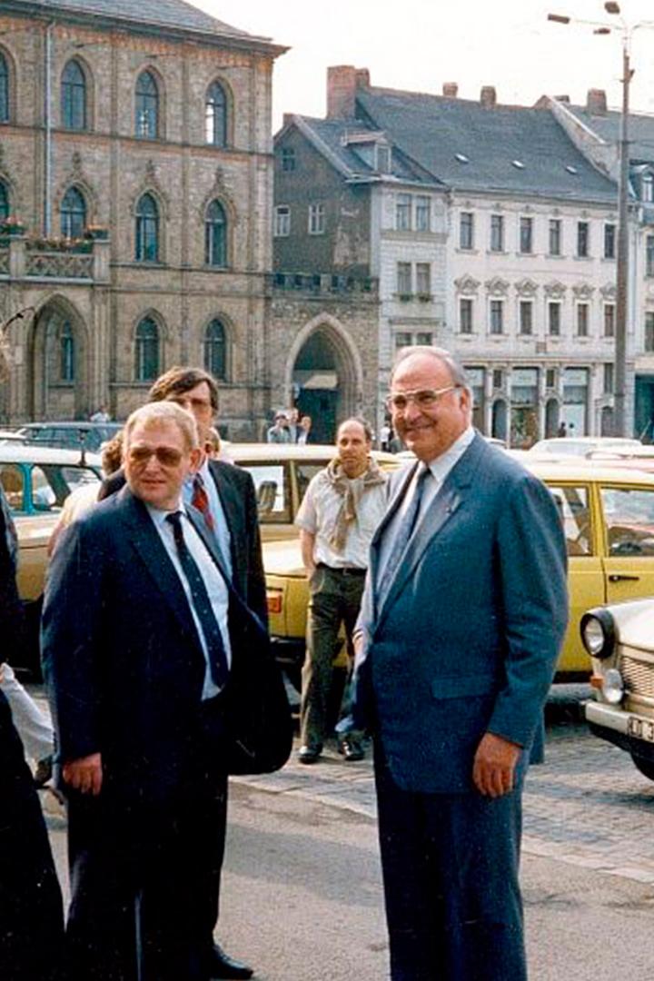 Le jour où Helmut Kohl a berné la Stasi : La visite du chancelier en RDA (le-jour-o-helmut-kohl-a-bern-la-stasi-la-visite-du-chancelier-en-rda) Документальный фильм