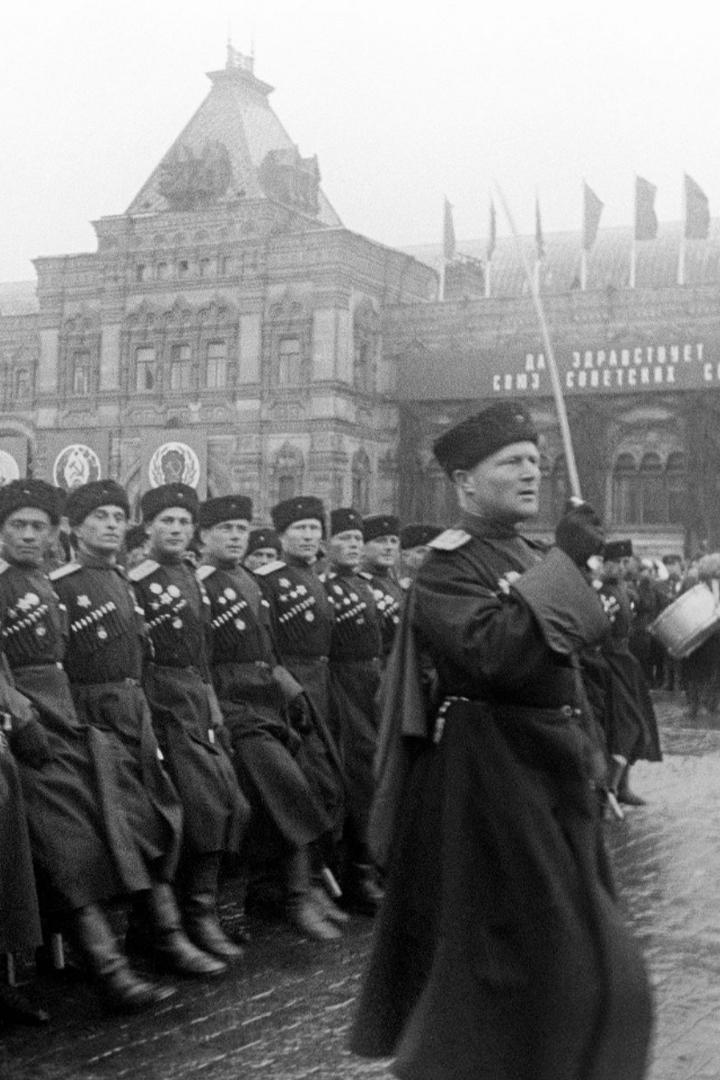 Парад Победы в Москве 1945 года (parad-pobedy-v-moskve-1945-goda) Документальный фильм