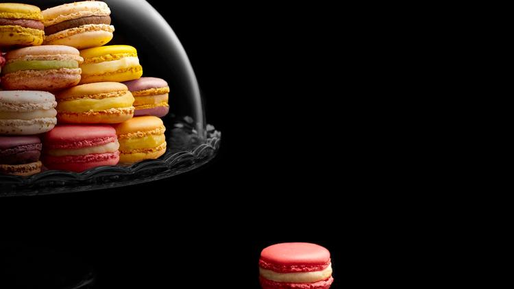 Постер Le macaron mis à l'amande?