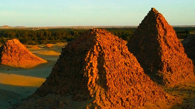 Постер Black Pharaos: Sudans vergessene Pyramiden