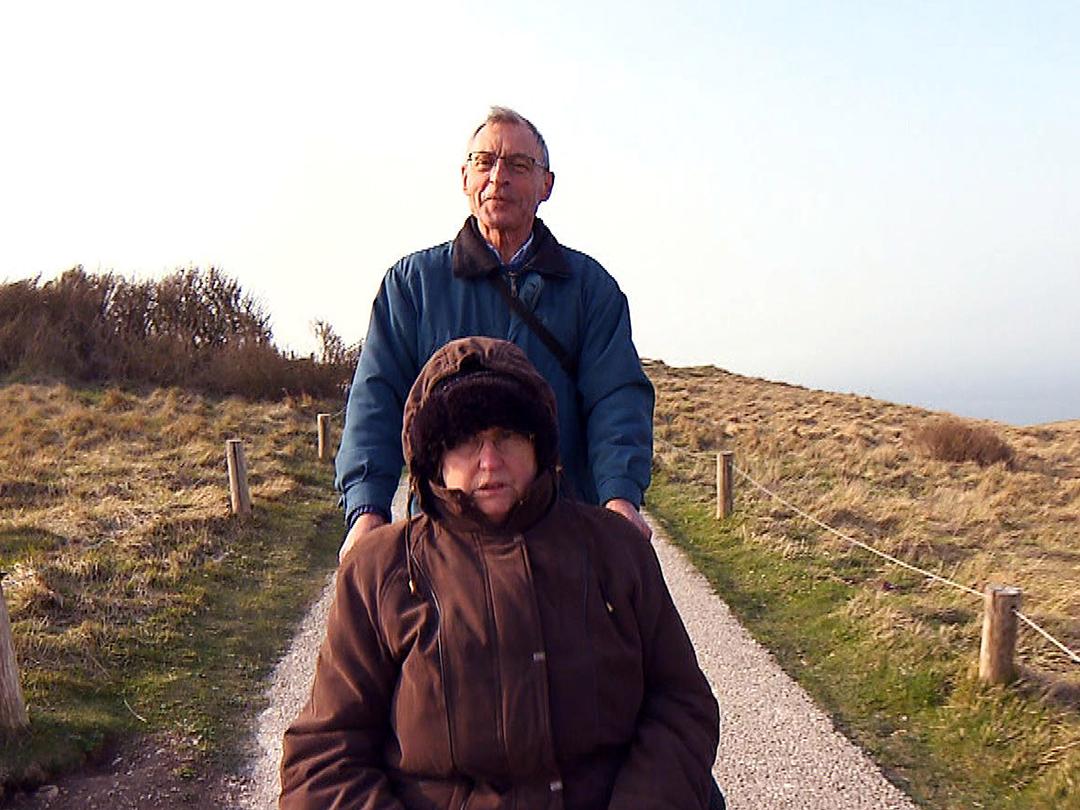 Помощники: Герои устали (pomoschniki-geroi-ustali) Документальный фильм