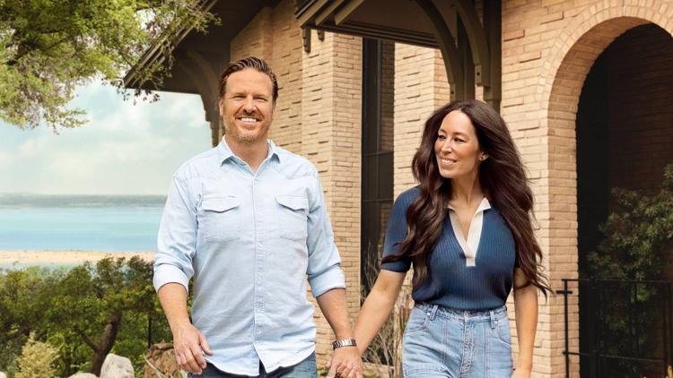 Постер Fixer Upper: The Lakehouse