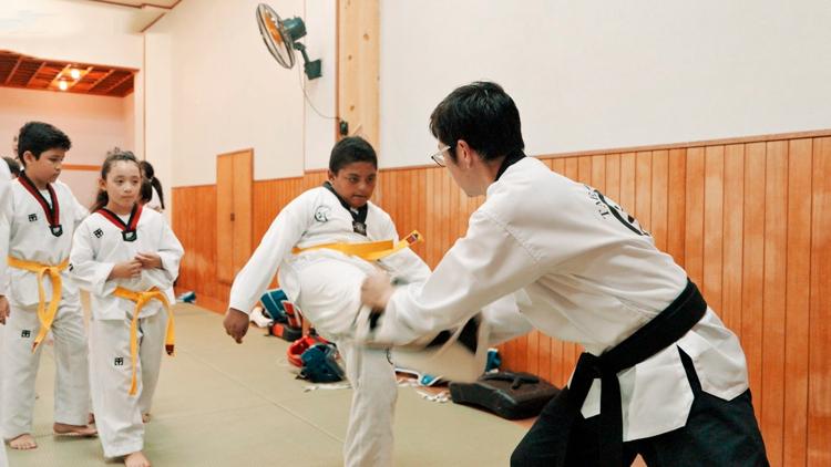 Постер Taekwondo inspires changes in kids