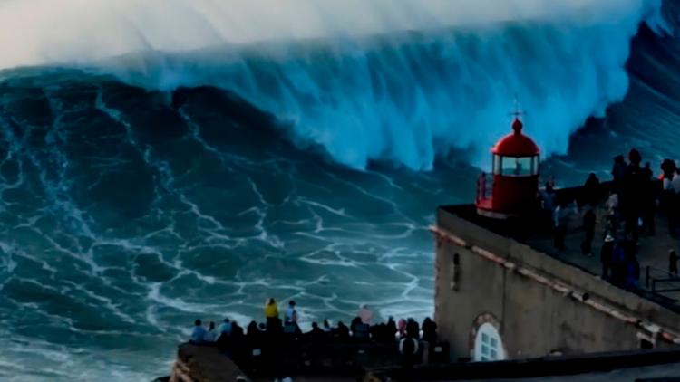 Постер Surfer Big Wave Challenge 2024