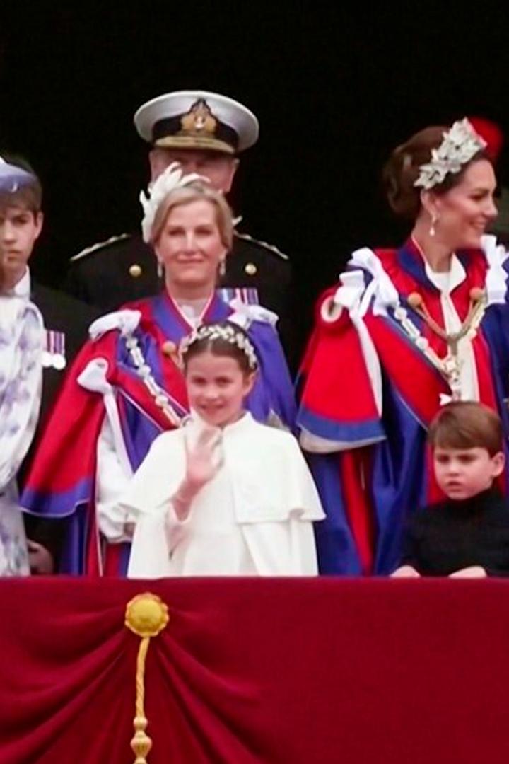 Königliche Etikette: Feinheiten des royalen Protokolls (knigliche-etikette-feinheiten-des-royalen-protokolls) Документальный фильм