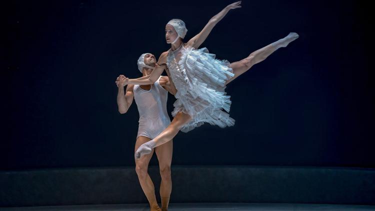 Постер El Lago - La Mov - Festival Le Temps d'aimer la danse Biarritz