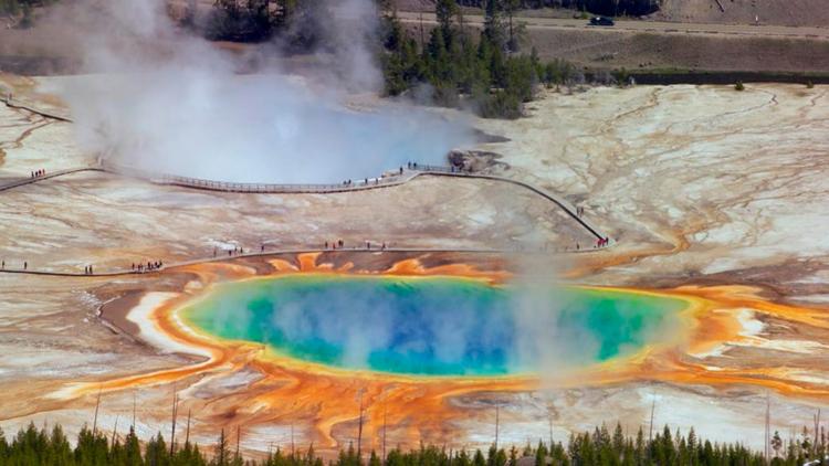 Постер Yellowstone - America's Ticking Time Bomb