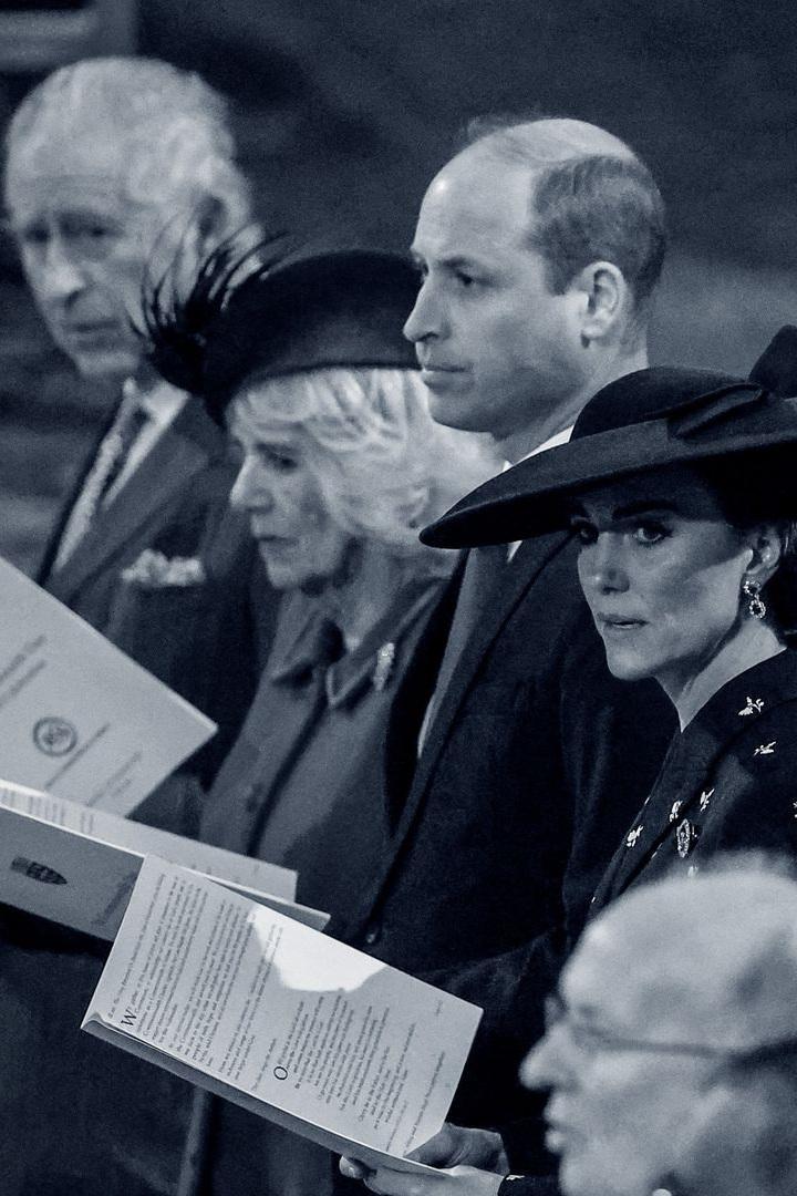 2024: A Hundred Days that Rocked the Royals (2024-a-hundred-days-that-rocked-the-royals) Документальный фильм