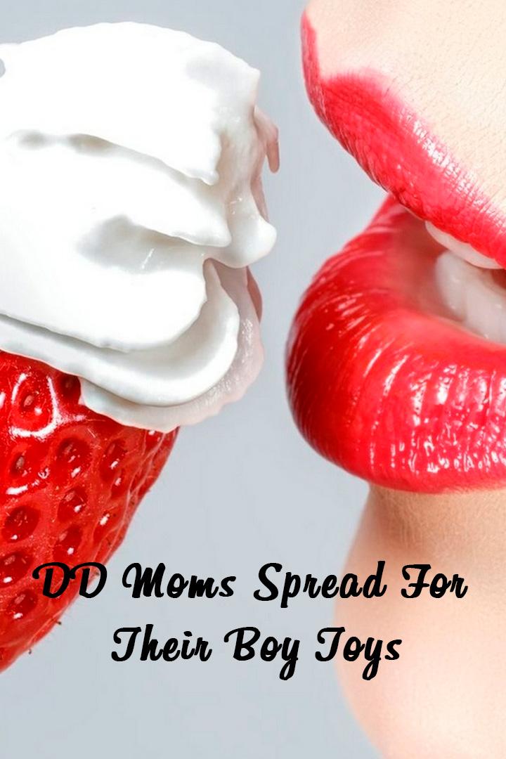 DD Moms Spread For Their Boy Toys (dd-moms-spread-for-their-boy-toys) Для взрослых