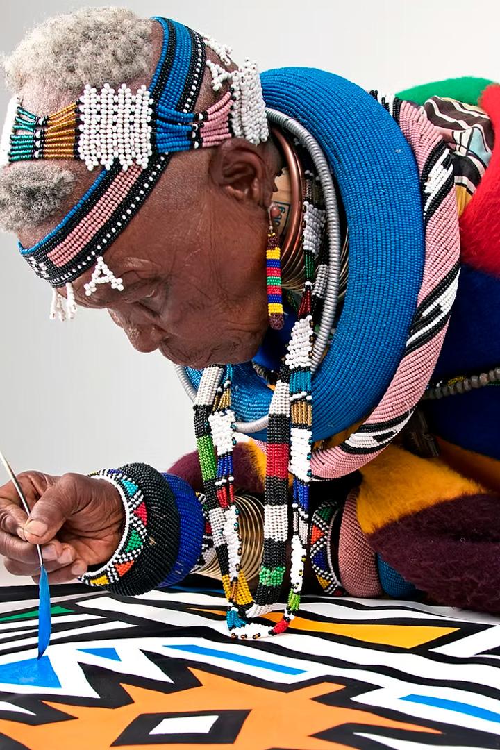 Эстер Малангу, африканская художница из племени ндебеле (ester-malangu-afrikanskaja-hudozhnitsa-iz-plemeni-ndebele) Познавательное
