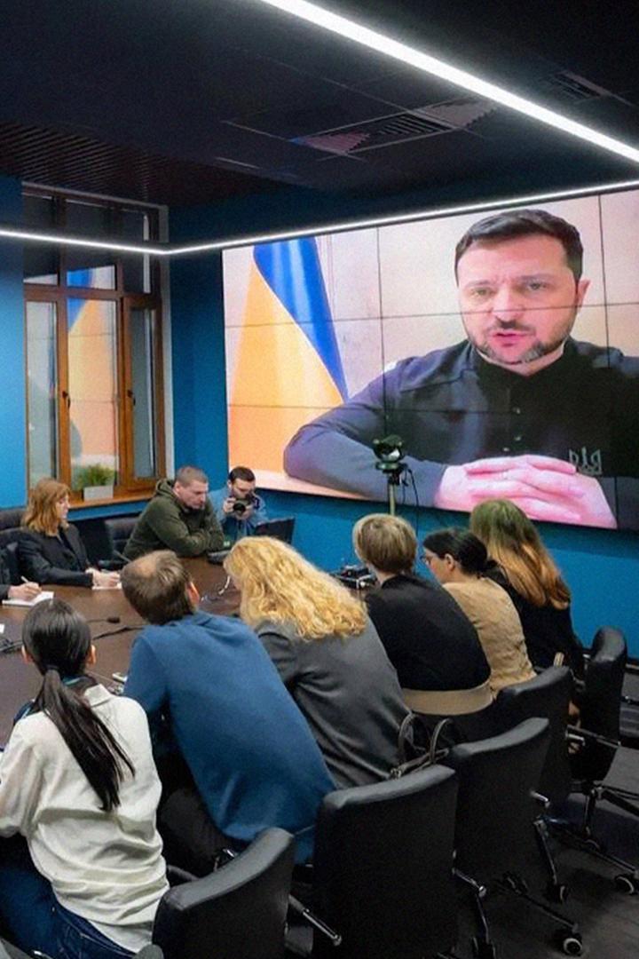Відео-пресконференція президента України Володимира Зеленського під час візиту до ОАЕ (vdeo-preskonferentsja-prezidenta-ukrani-volodimira-zelenskogo-pd-chas-vzitu-do-oae) Другое