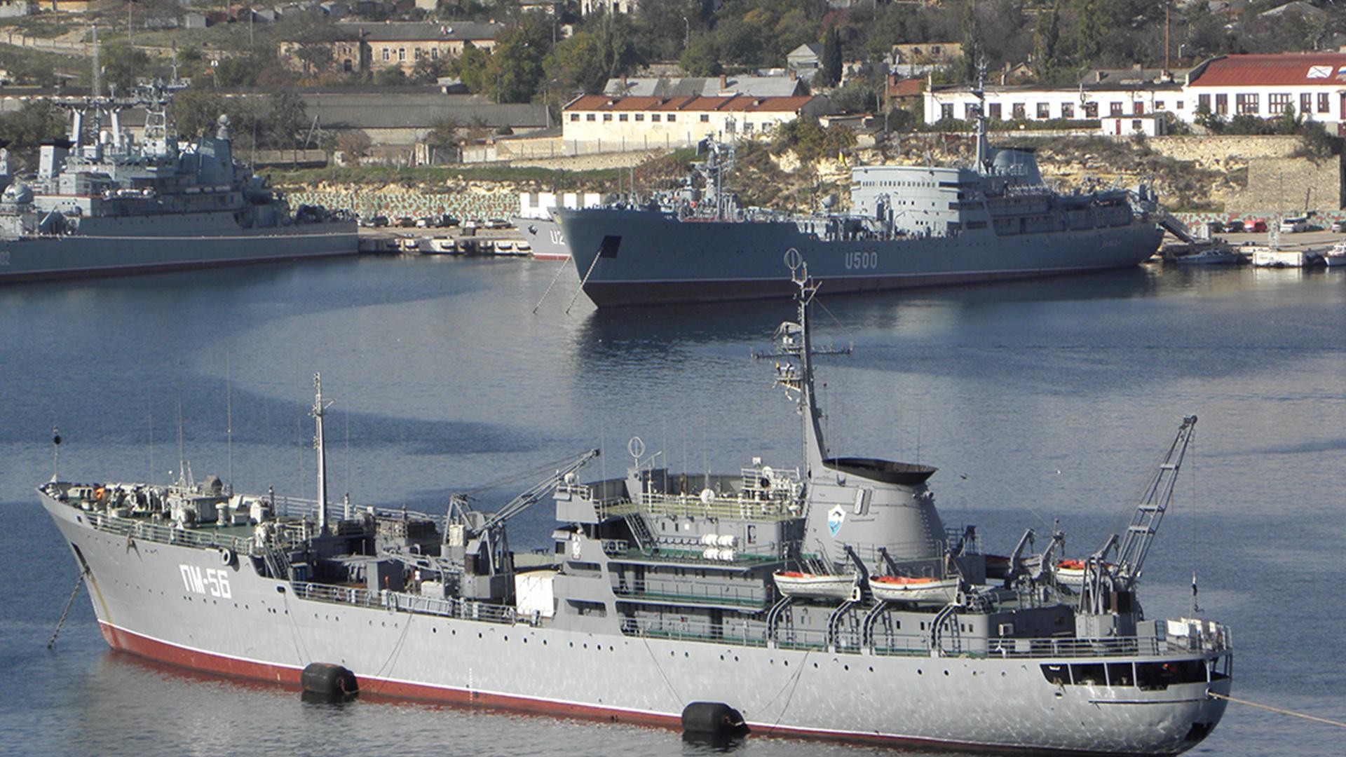 Военно-морской парад, посвященный Дню ВМФ. Тартус. Сирия (voenno-morskoj-parad-posvjaschennyj-dnju-vmf-tartus-sirija) Досуг, хобби