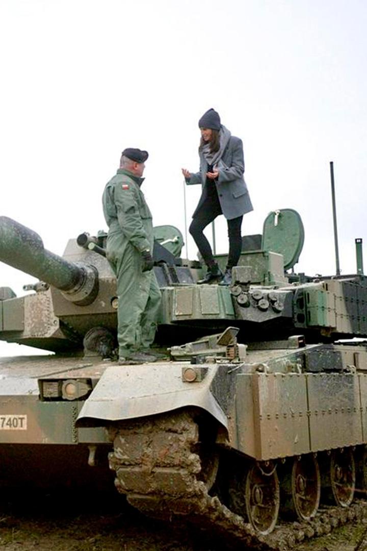 Aufrüsten für den Frieden. Wie hat uns der Ukrainekrieg verändert? (aufrsten-fr-den-frieden-wie-hat-uns-der-ukrainekrieg-verndert) Документальный фильм