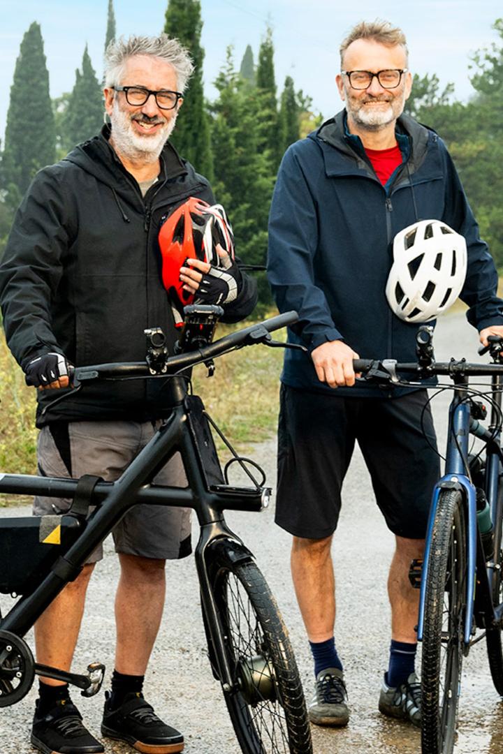Two Men on a Bike (two-men-on-a-bike) Документальный сериал
