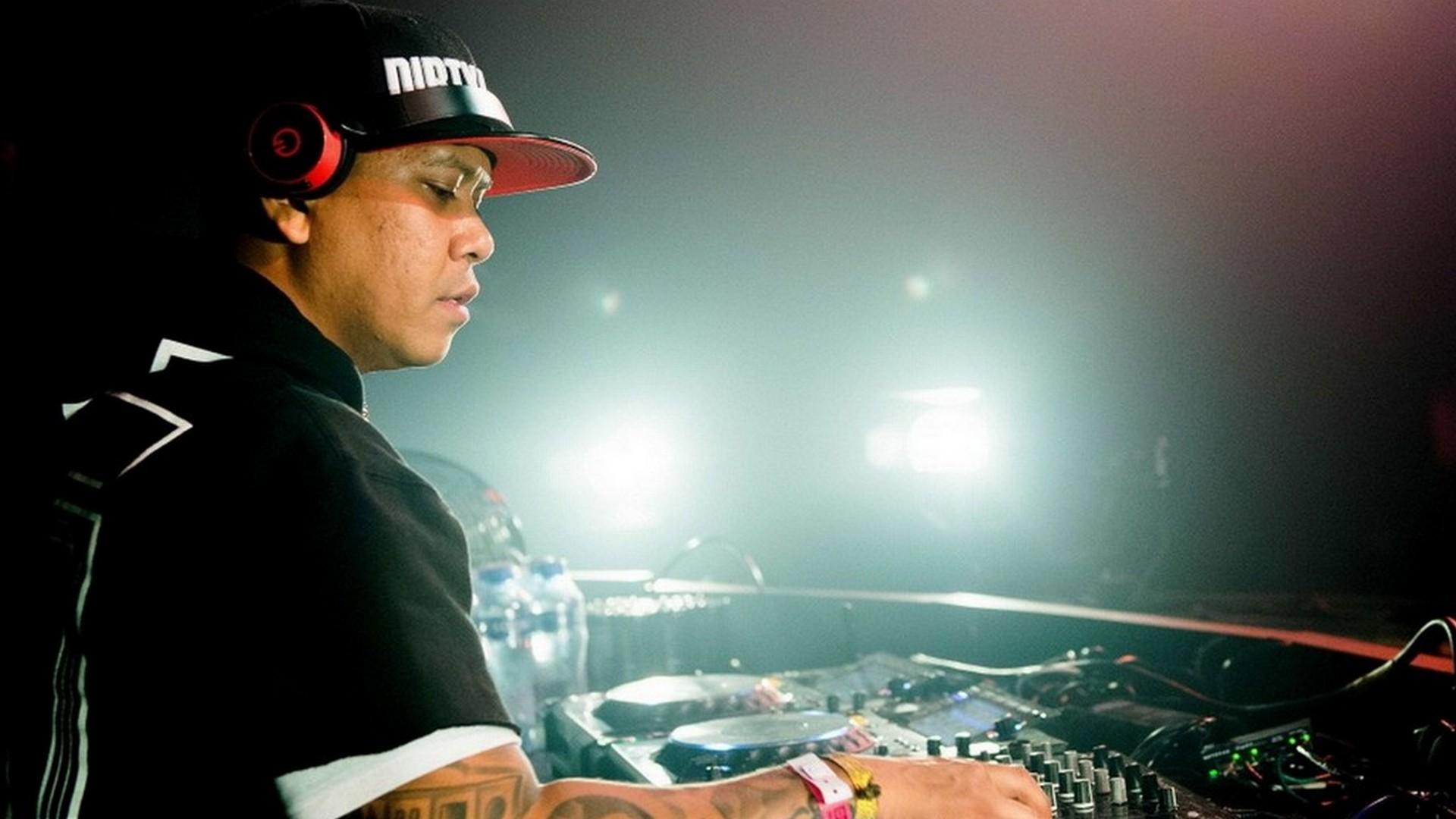 Chuckie-Live At Electric Daisy Carnival Las Vegas (chuckie-live-at-electric-daisy-carnival-las-vegas) Музыка
