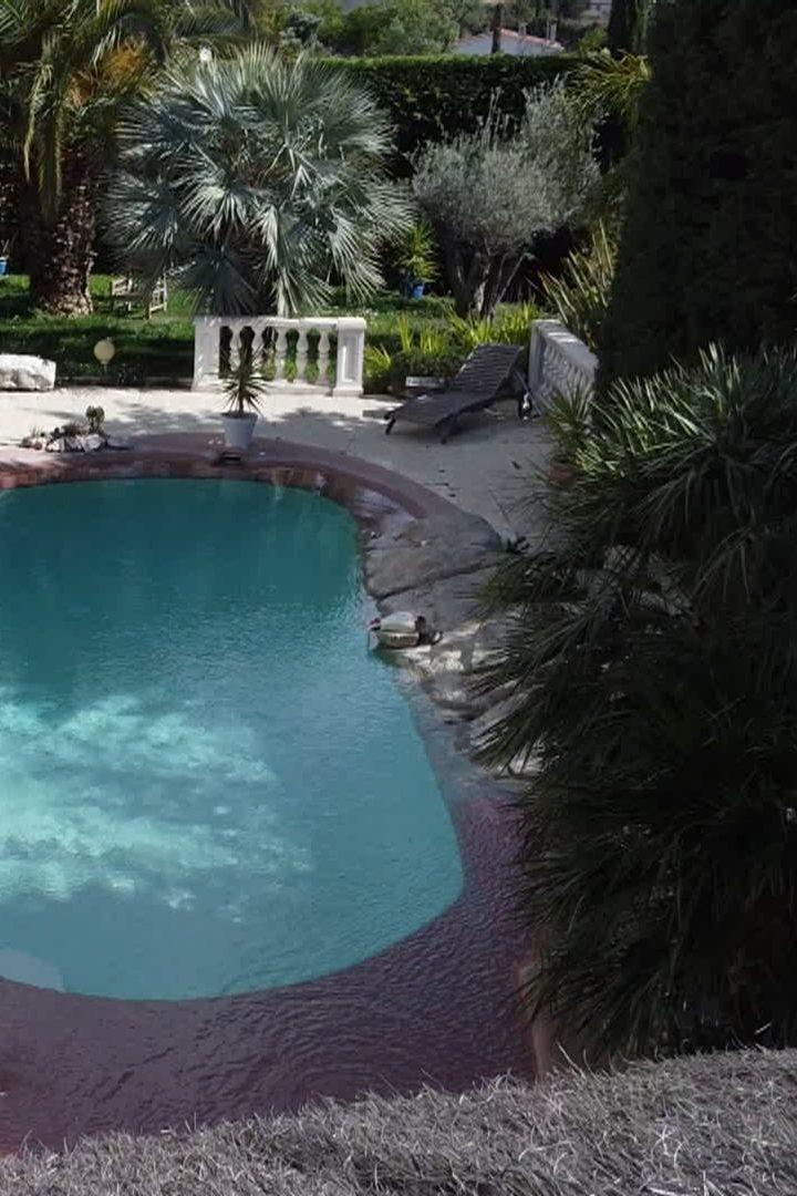 Piscines, extérieurs, camping-cars : ils préparent déjà l'été (piscines-extrieurs-camping-cars-ils-prparent-dj-lt) Документальный фильм