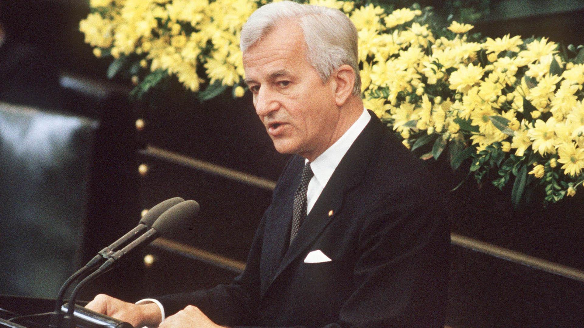 Vor vierzig Jahren - Richard von Weizsäcker zum 8. Mai (vor-vierzig-jahren-richard-von-weizscker-zum-8-mai) Документальный фильм