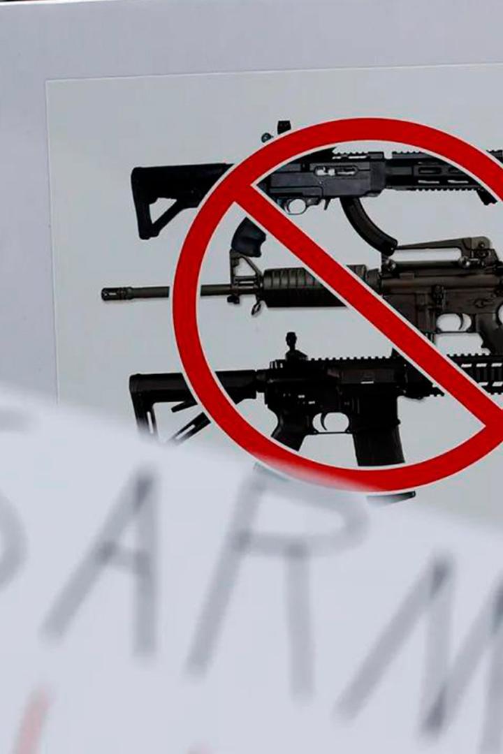 NRA Under Fire (nra-under-fire) Документальный фильм