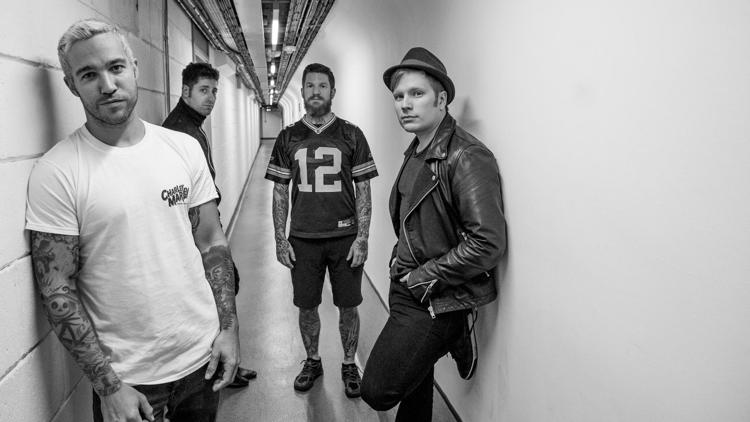 Постер Fall Out Boy: Boys of Zummer-Live In Chicago