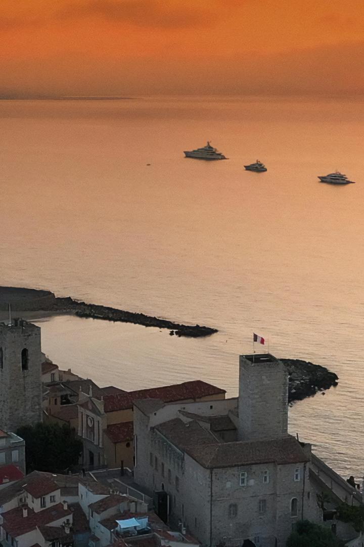 Antibes, cap sur l'azur (antibes-cap-sur-lazur) Документальный фильм