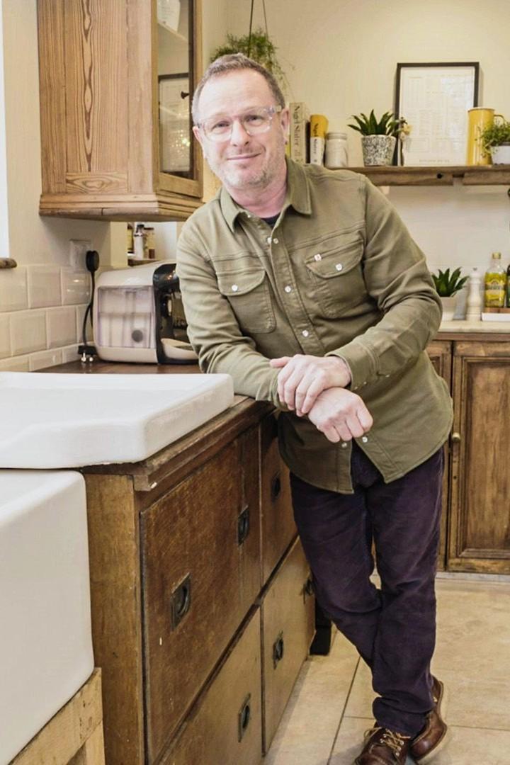 Dream Kitchens & Bathrooms with Mark Millar (dream-kitchens-bathrooms-with-mark-millar) Реалити-шоу
