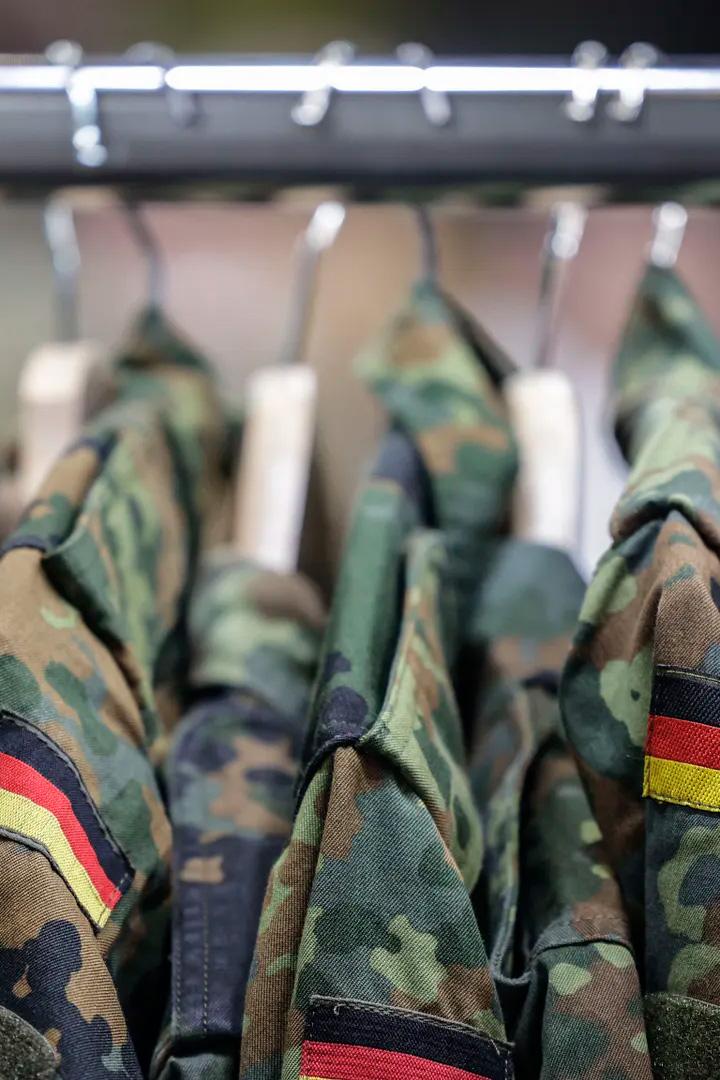 Allemagne : s'engager pour défendre son pays (allemagne-sengager-pour-dfendre-son-pays) Документальный фильм