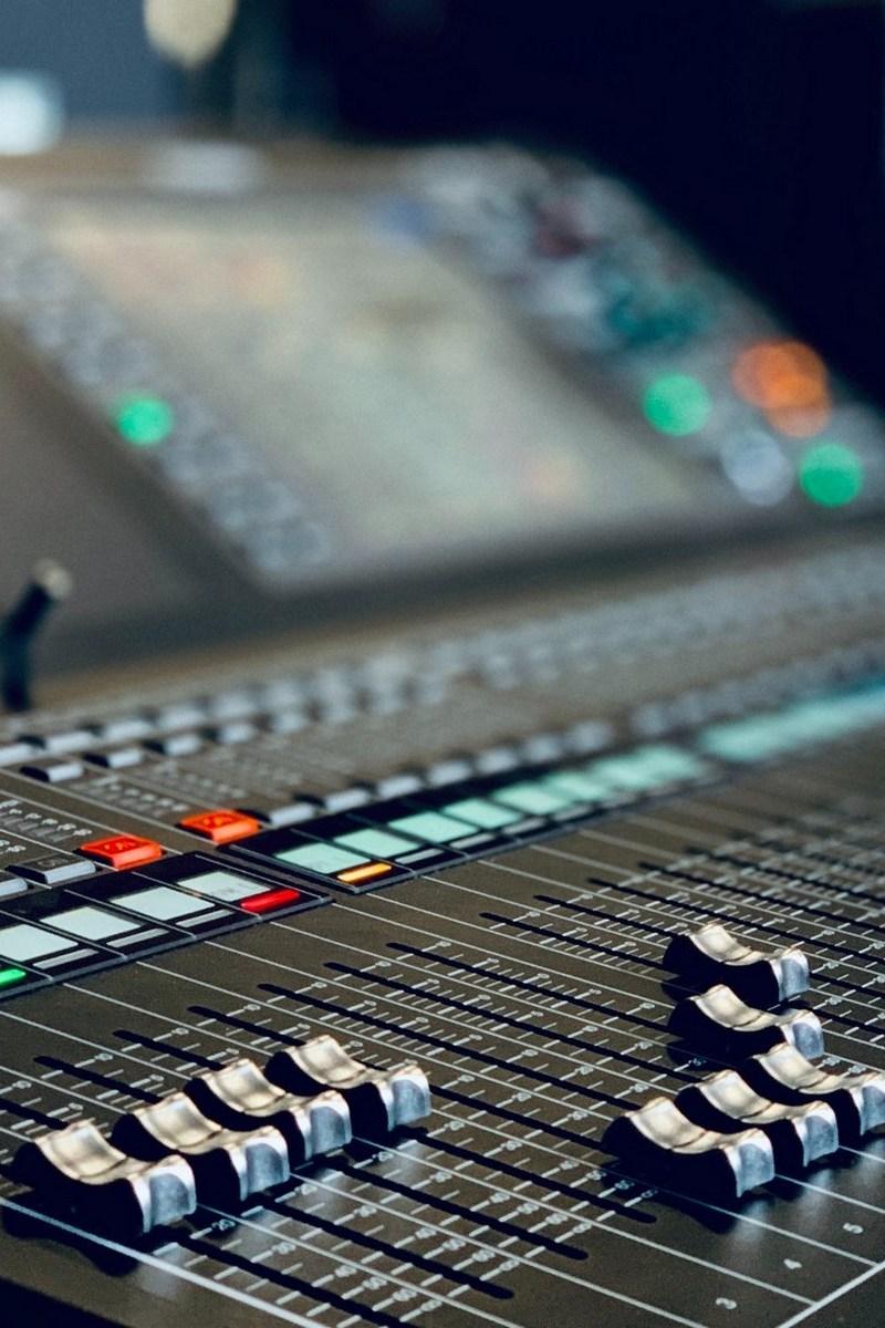 Qaıyrly tún (qayrly-tn) Окончание эфира