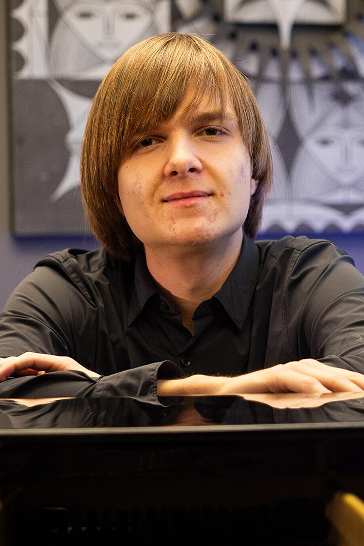 Sõja varjust lavasärasse. Klassikatäht Havryil (sja-varjust-lavasrasse-klassikatht-havryil) Документальный фильм