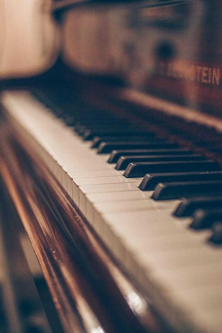 Стихи и музыка, любовь и Петербург (stihi-i-muzyka-ljubov-i-peterburg) Музыка