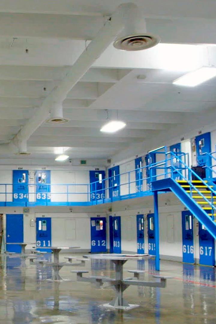 Solitary (solitary) Документальный фильм