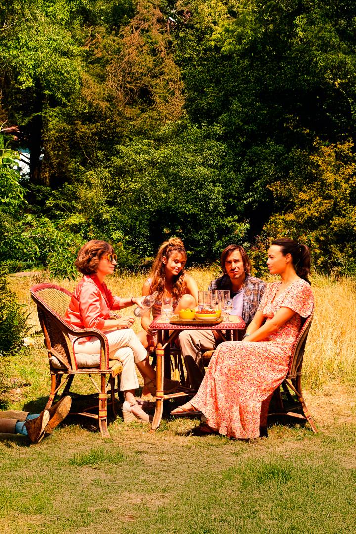 Sous le tapis (sous-le-tapis) Фильм 2023