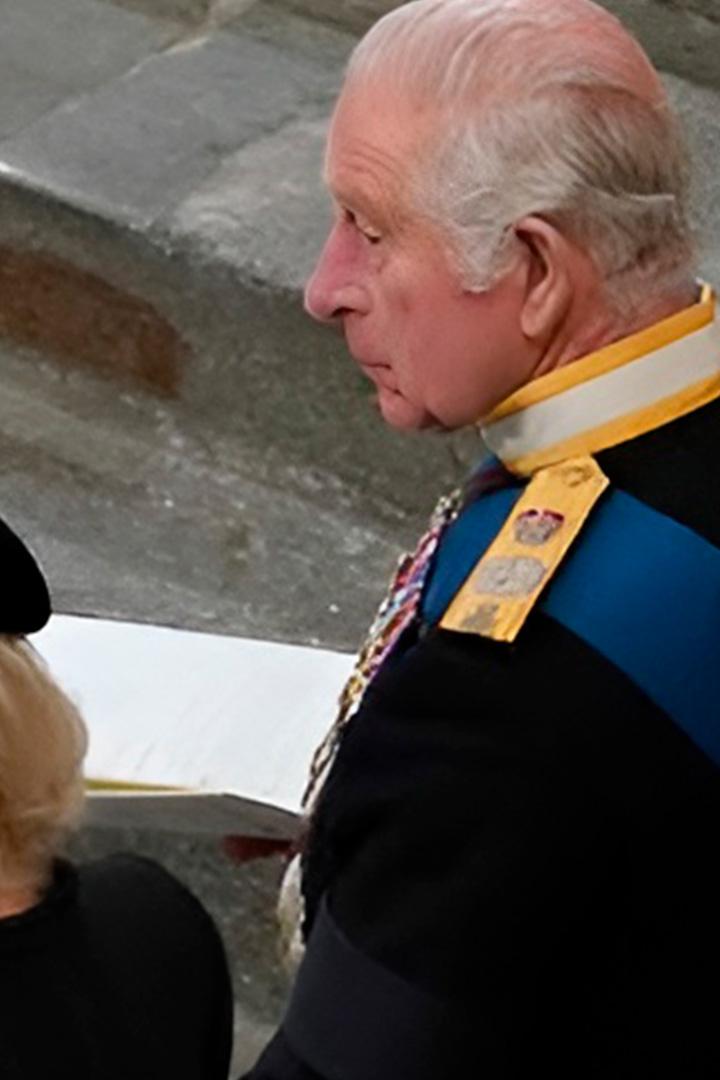 Two minutes' silence for Queen Elizabeth 2 (two-minutes-silence-for-queen-elizabeth-2) Другое