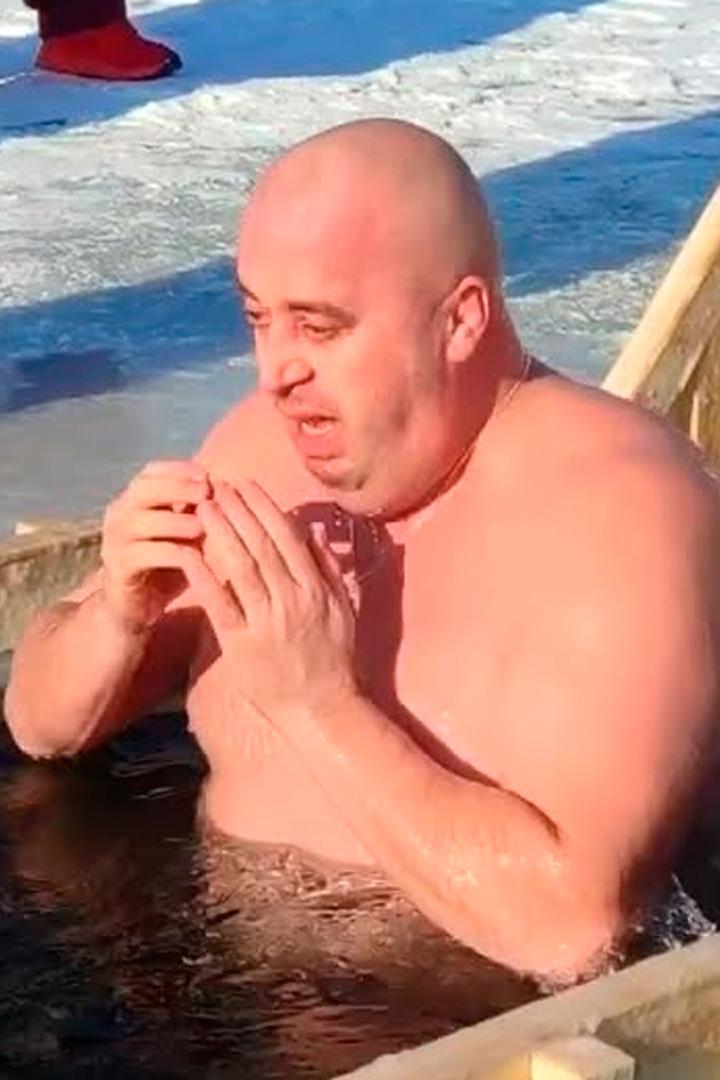 Горячий чай, уха и шурпа: крещенские купания на севере страны (gorjachij-chaj-uha-i-shurpa-kreschenskie-kupanija-na-severe-strany) Досуг, хобби