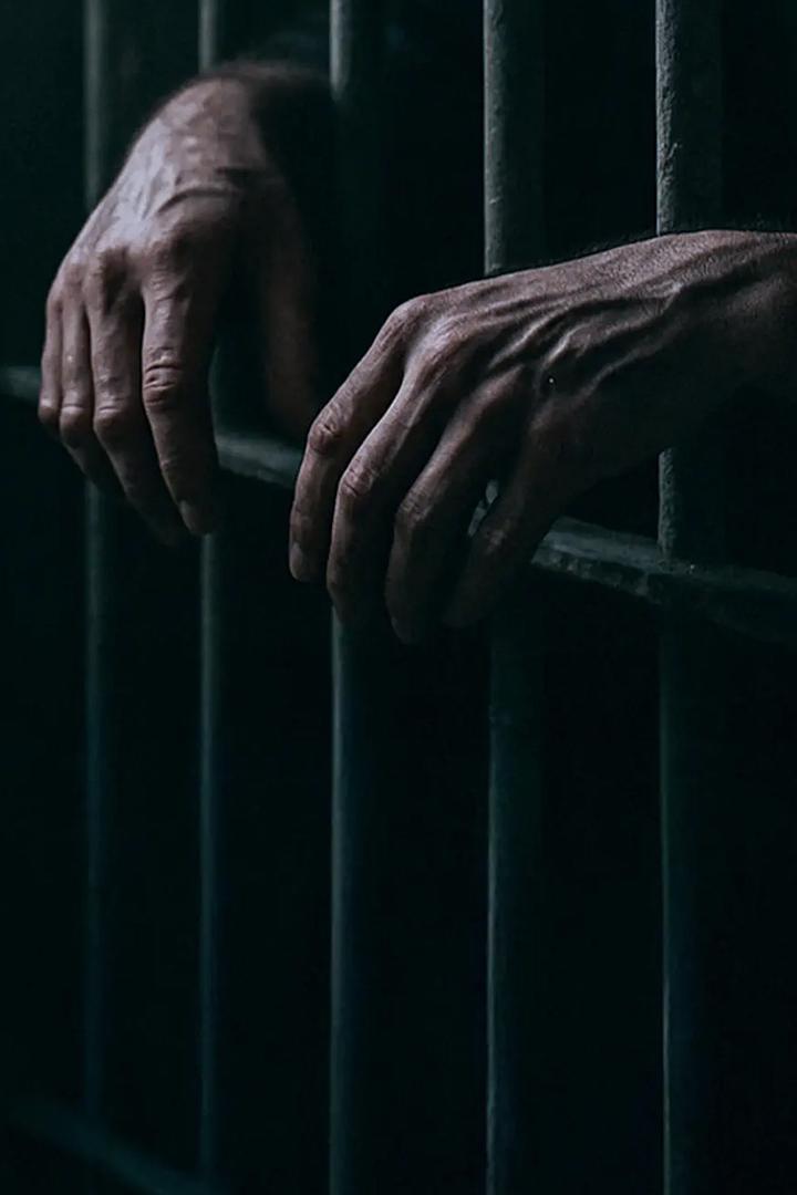 За решеткой: самые суровые тюрьмы мира (za-reshetkoj-samye-surovye-tjurmy-mira) Документальный сериал