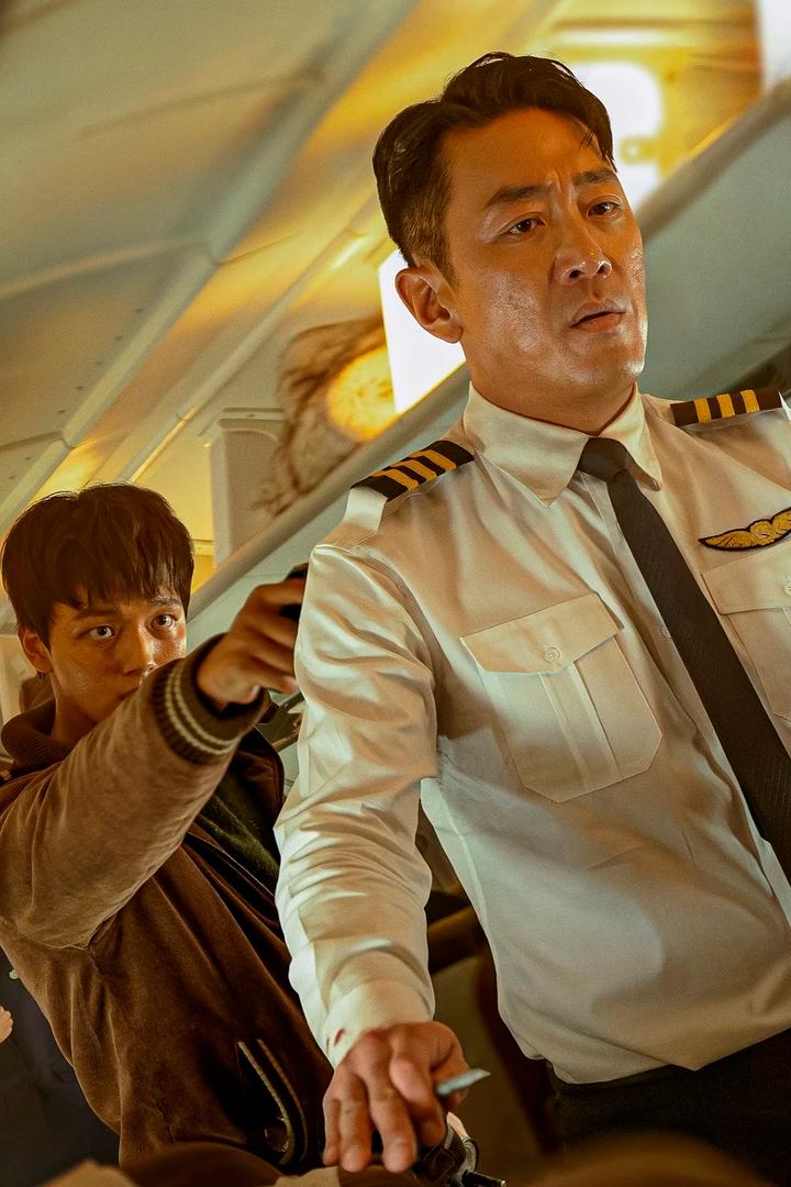 Garovdagi samolyot (garovdagi-samolyot) Фильм 2024